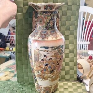 Japanese Satsuma-porcelain Vintage "famille rose" Vase